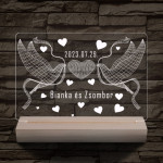 Esküvő galambokkal, házassági évforduló személyre szabott 20 cm fa talppal 7 színű 3D led lámpa