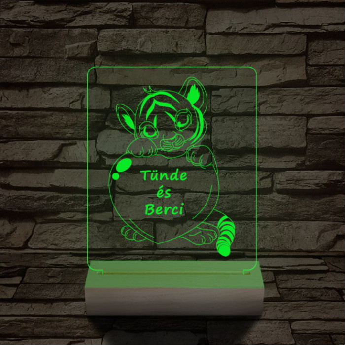 Tigris szív személyre szabott 20 cm fa talppal 7 színű 3D led lámpa