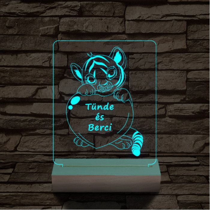 Tigris szív személyre szabott 20 cm fa talppal 7 színű 3D led lámpa