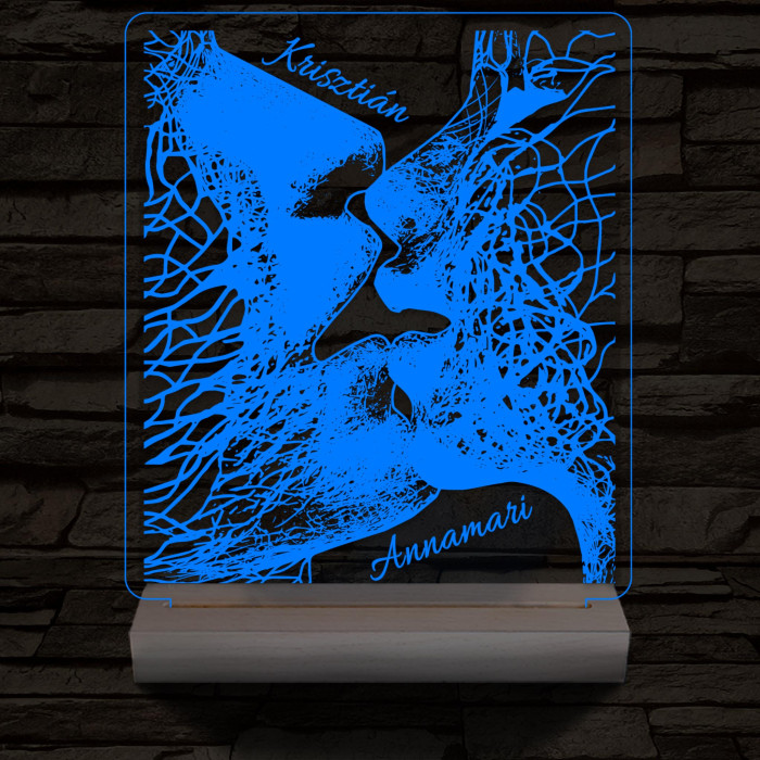Csók szerelem személyre szabott 20 cm fa talppal 7 színű 3D led lámpa