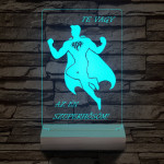 Apa a szuperhős személyre szabott 20 cm fa talppal 7 színű 3D led lámpa