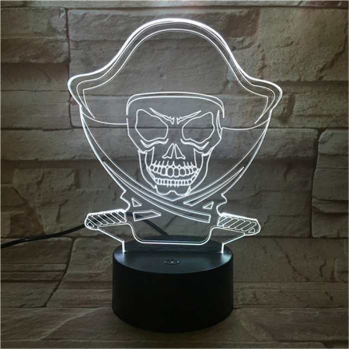 Kalóz halálfej 7 színű 3D led lámpa