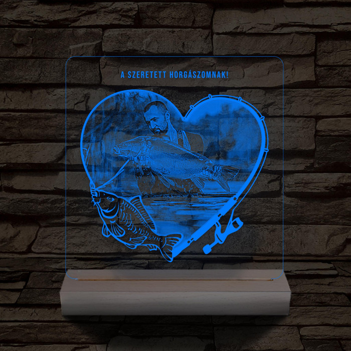 Egyedi fotógravírozás pontyos szívkeretben horgász fatalpban 7 színű 3D led lámpa