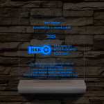 BKK eseményekhez, nyugdíjba vonuláshoz  7 színű 3D led lámpa fa talppal