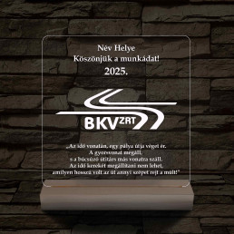 BKV Emléklámpa 3D LED – Egyedi Gravírozás Fa Talppal, 7 Színű Világítással – Tökéletes Ajándék BKV Rajongóknak és Dolgozóknak