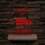 BKV Emléklámpa 3D LED – Egyedi Gravírozás Fa Talppal, 7 Színű Világítással – Tökéletes Ajándék BKV Rajongóknak és Dolgozóknak