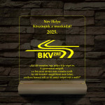 BKV Emléklámpa 3D LED – Egyedi Gravírozás Fa Talppal, 7 Színű Világítással – Tökéletes Ajándék BKV Rajongóknak és Dolgozóknak