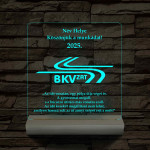 BKV Emléklámpa 3D LED – Egyedi Gravírozás Fa Talppal, 7 Színű Világítással – Tökéletes Ajándék BKV Rajongóknak és Dolgozóknak