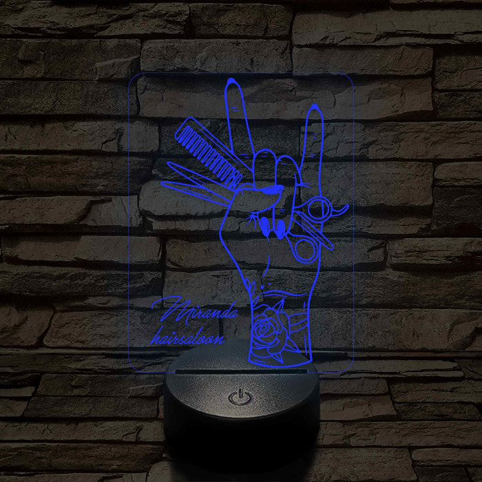 Tetovált női kéz fésűvel és ollóval – 7 színű, színváltós 3D LED lámpa