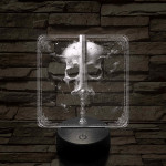 Koponya és kard 7 színű, valósághűen gravírozott 3D led lámpa